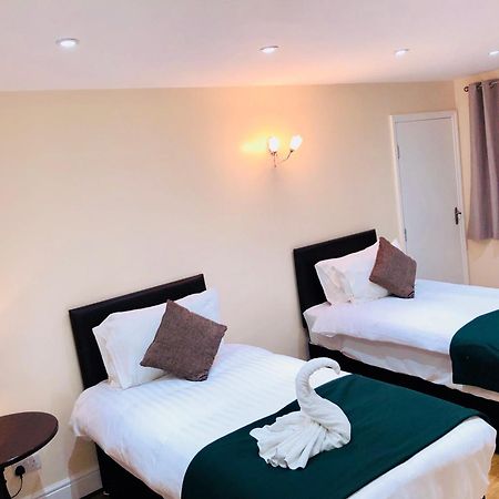 Gable Lodge London B&B Enfield Extérieur photo
