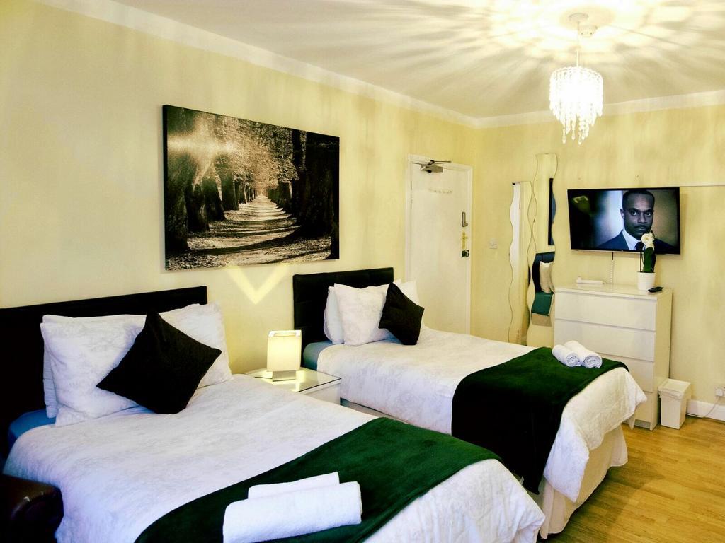 Gable Lodge London B&B Enfield Extérieur photo