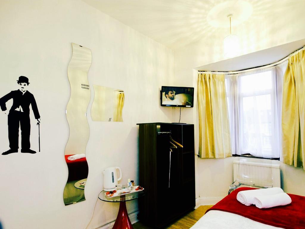Gable Lodge London B&B Enfield Extérieur photo