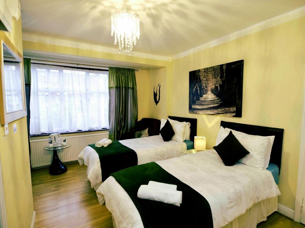 Gable Lodge London B&B Enfield Extérieur photo