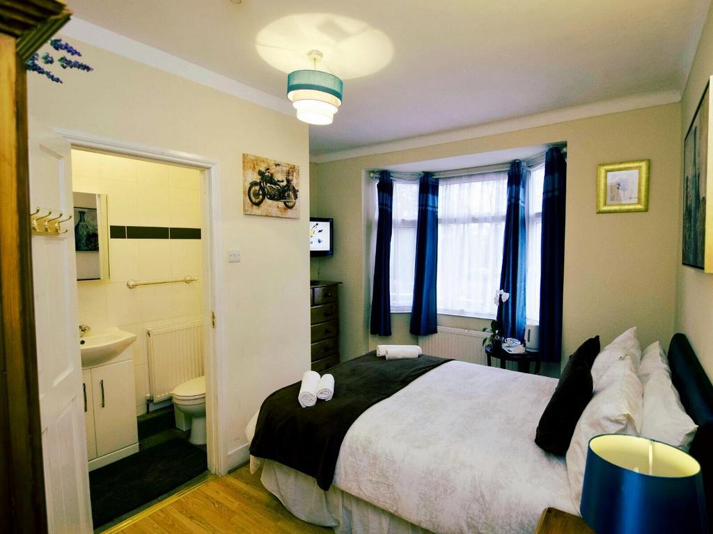 Gable Lodge London B&B Enfield Extérieur photo