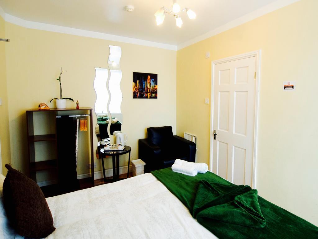 Gable Lodge London B&B Enfield Extérieur photo