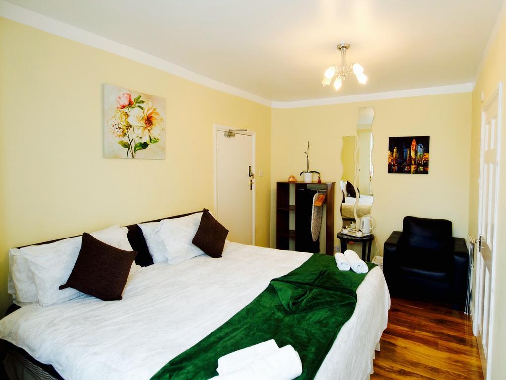 Gable Lodge London B&B Enfield Extérieur photo