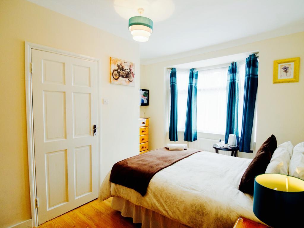 Gable Lodge London B&B Enfield Extérieur photo