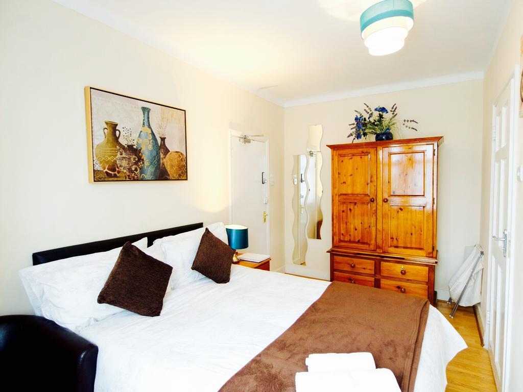 Gable Lodge London B&B Enfield Extérieur photo