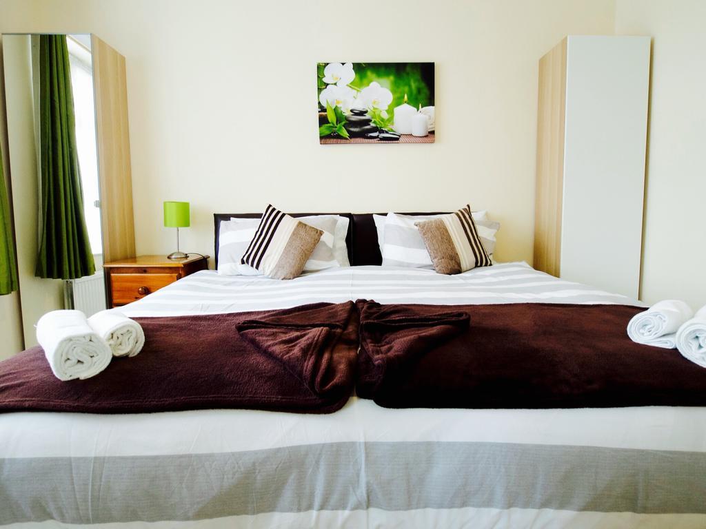 Gable Lodge London B&B Enfield Extérieur photo