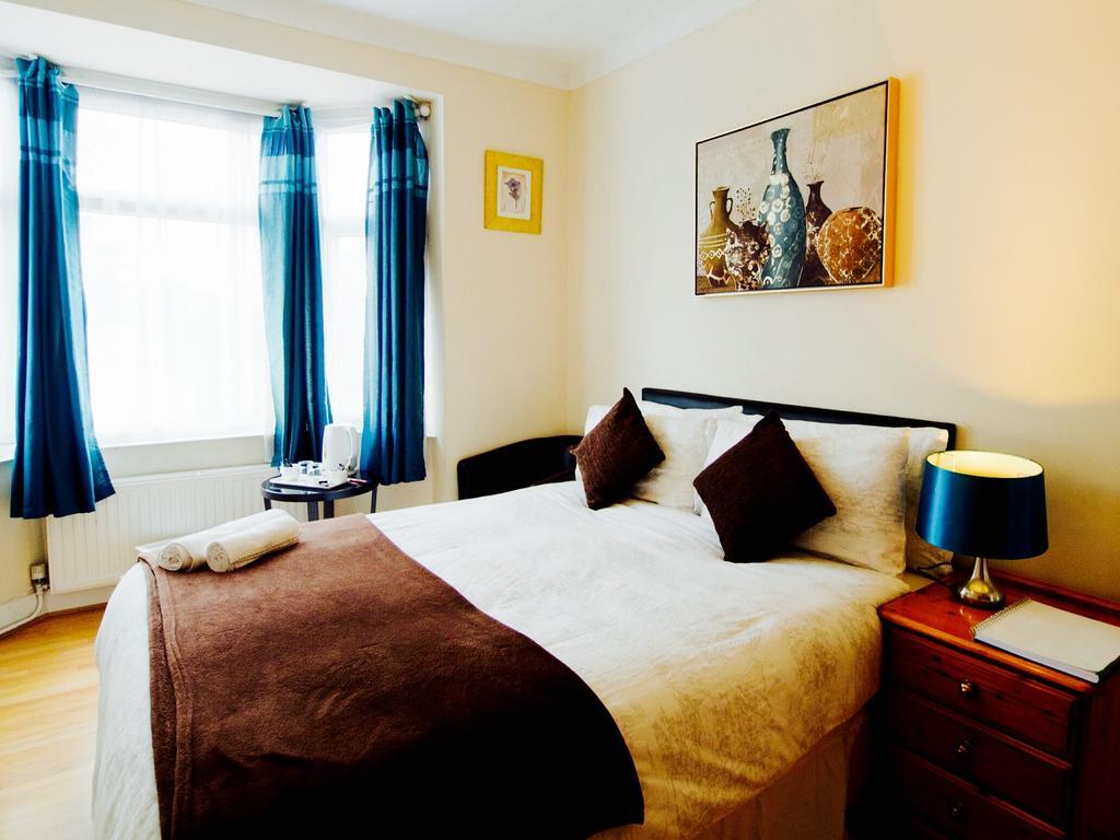 Gable Lodge London B&B Enfield Extérieur photo
