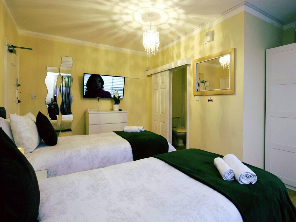 Gable Lodge London B&B Enfield Extérieur photo