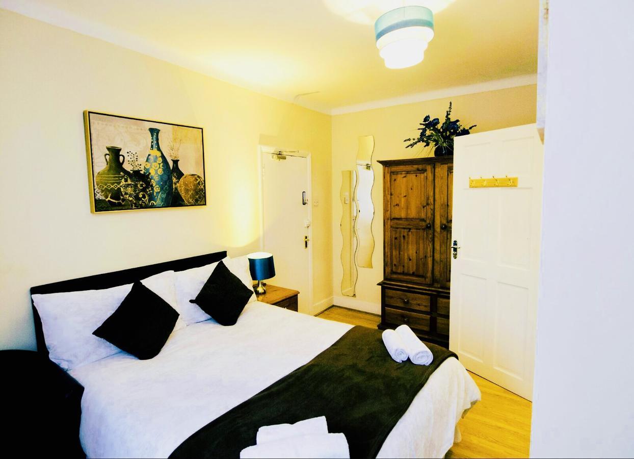 Gable Lodge London B&B Enfield Extérieur photo