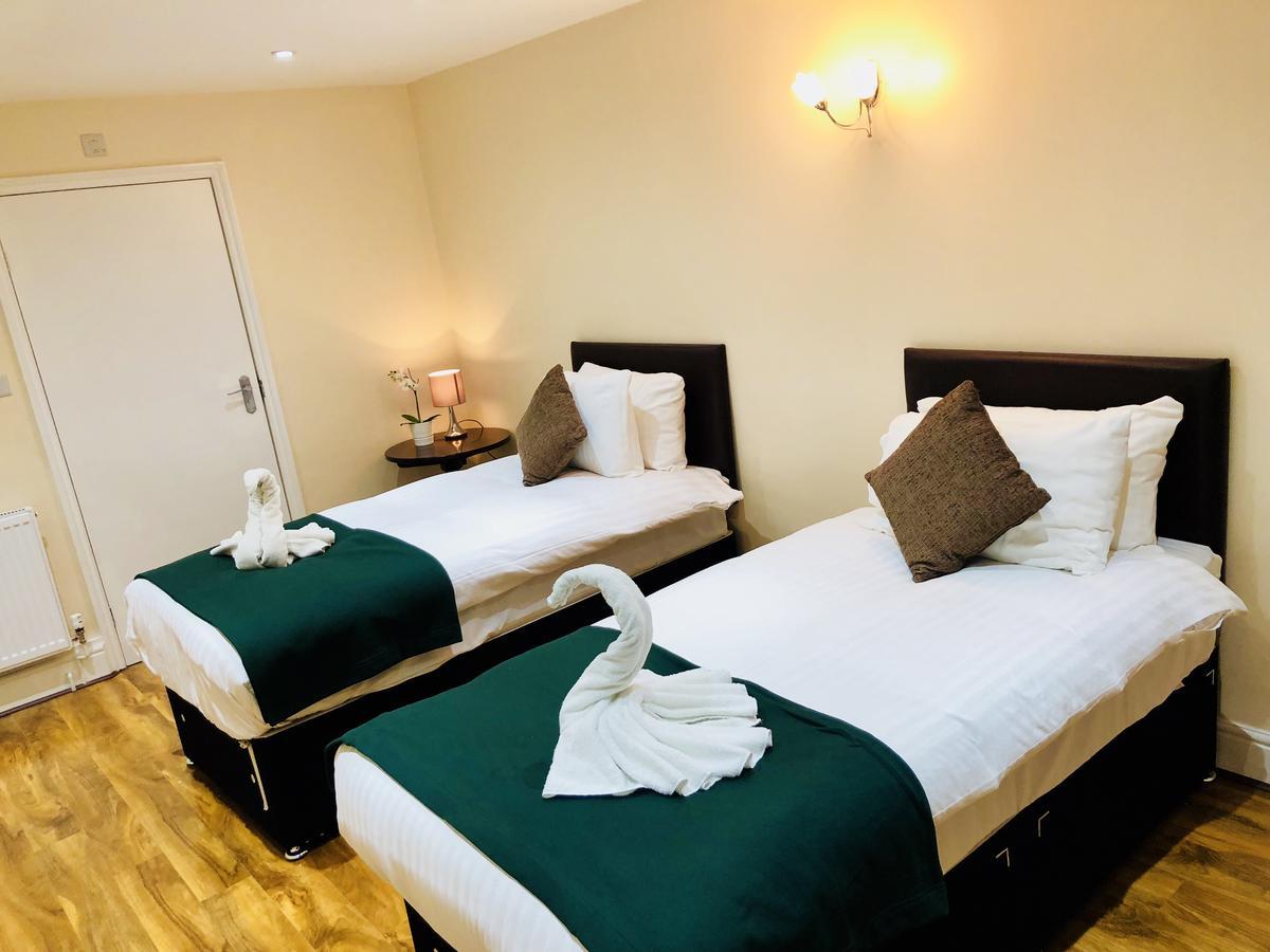 Gable Lodge London B&B Enfield Extérieur photo