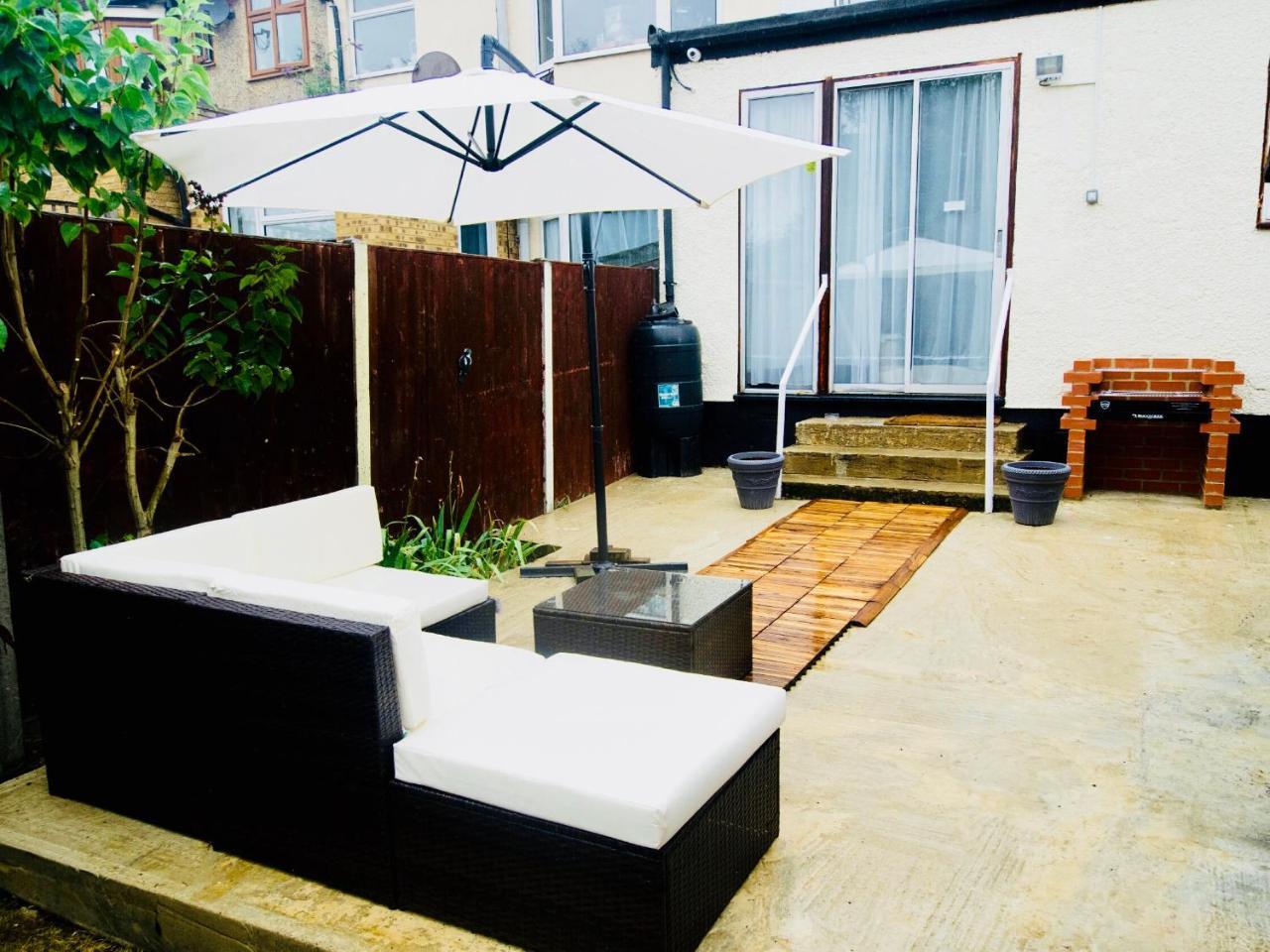 Gable Lodge London B&B Enfield Extérieur photo